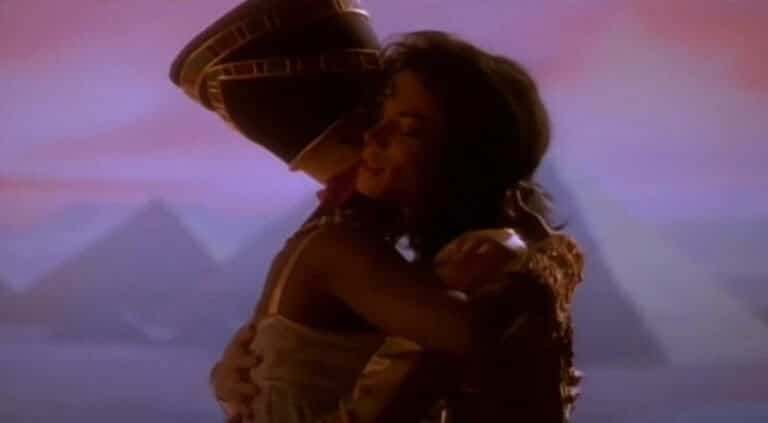 Michael Jackson et Iman Bowie baiser