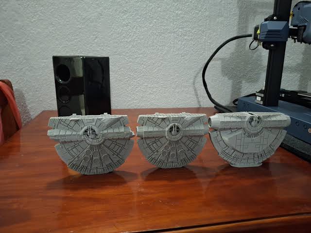  Deux impressions 3D du même modèle, l'une ratée et l'autre réussie