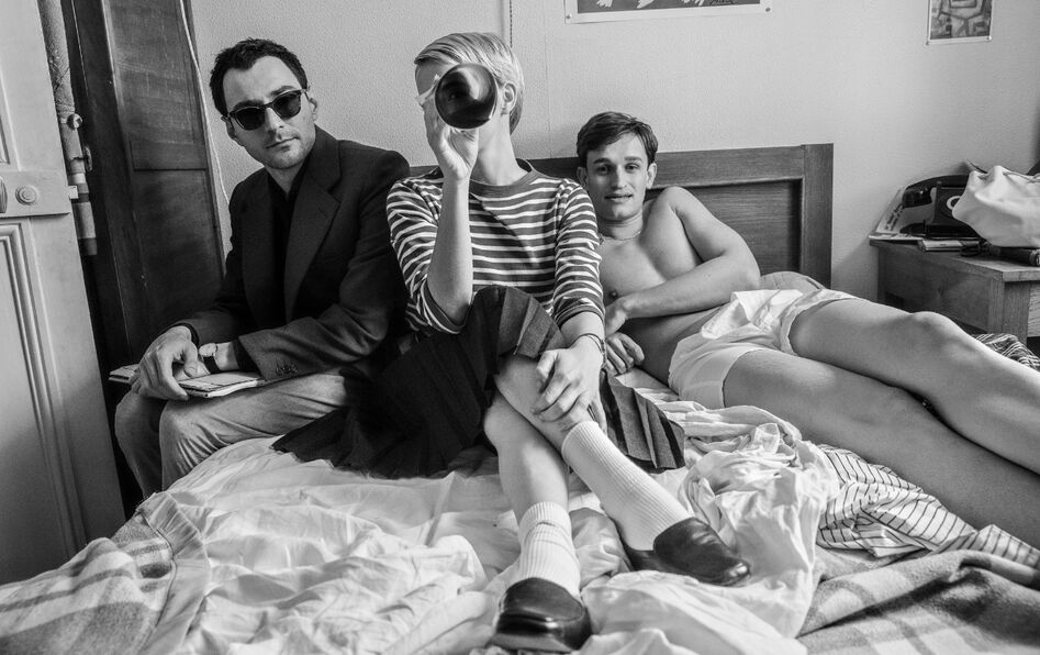 Guillaume Marbeck en Jean-Luc Godard et Zoey Deutch en Jean Seberg dans Nouvelle Vague de Richard Linklater