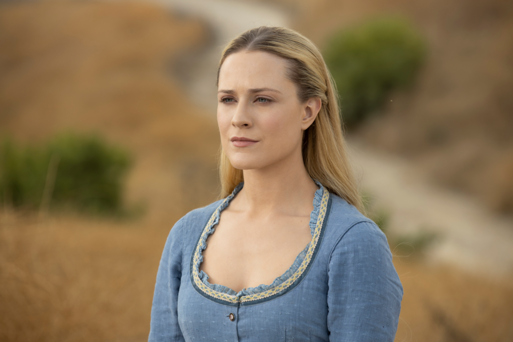 Westworld — Dolores Abernathy (Evan Rachel Wood), le premier hôte à atteindre la conscience. © HBO