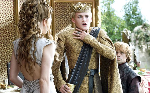 Joffrey s'effondre sous les yeux de Margaery et Tyrion — une mort aussi choquante que jouissive pour les spectateurs.