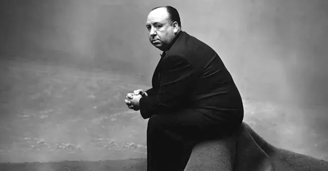 Alfred Hitchcock pendant sa période anglaise sur un plateau de tournage