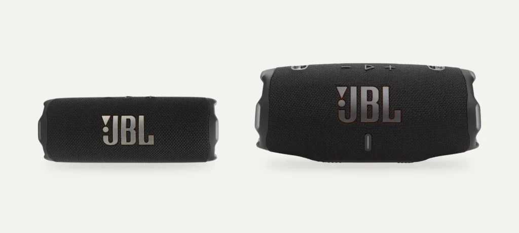 Enceinte Bluetooth JBL Flip 7 à côté de la JBL Charge 6